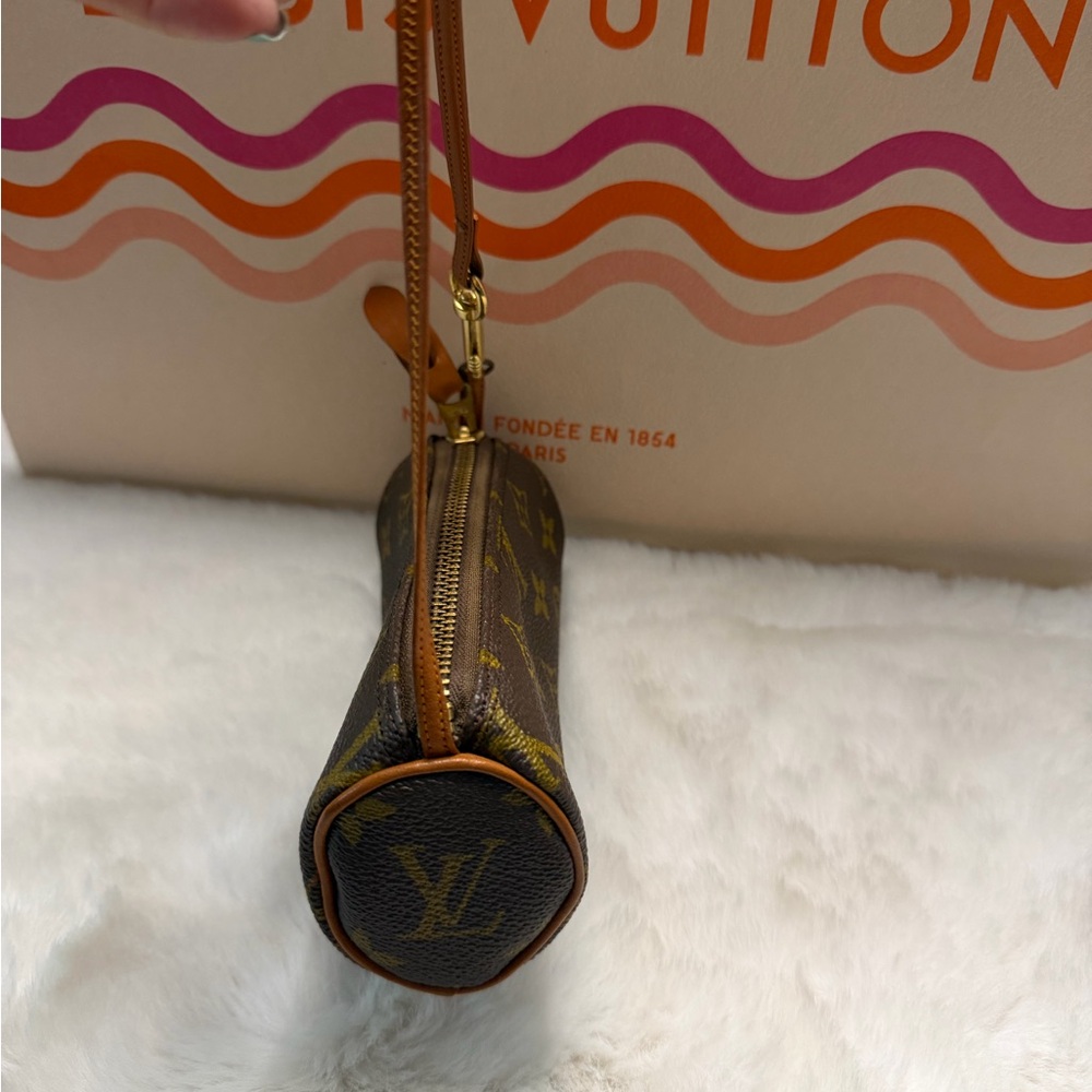 Louis Vuitton - Picture 4 of 16